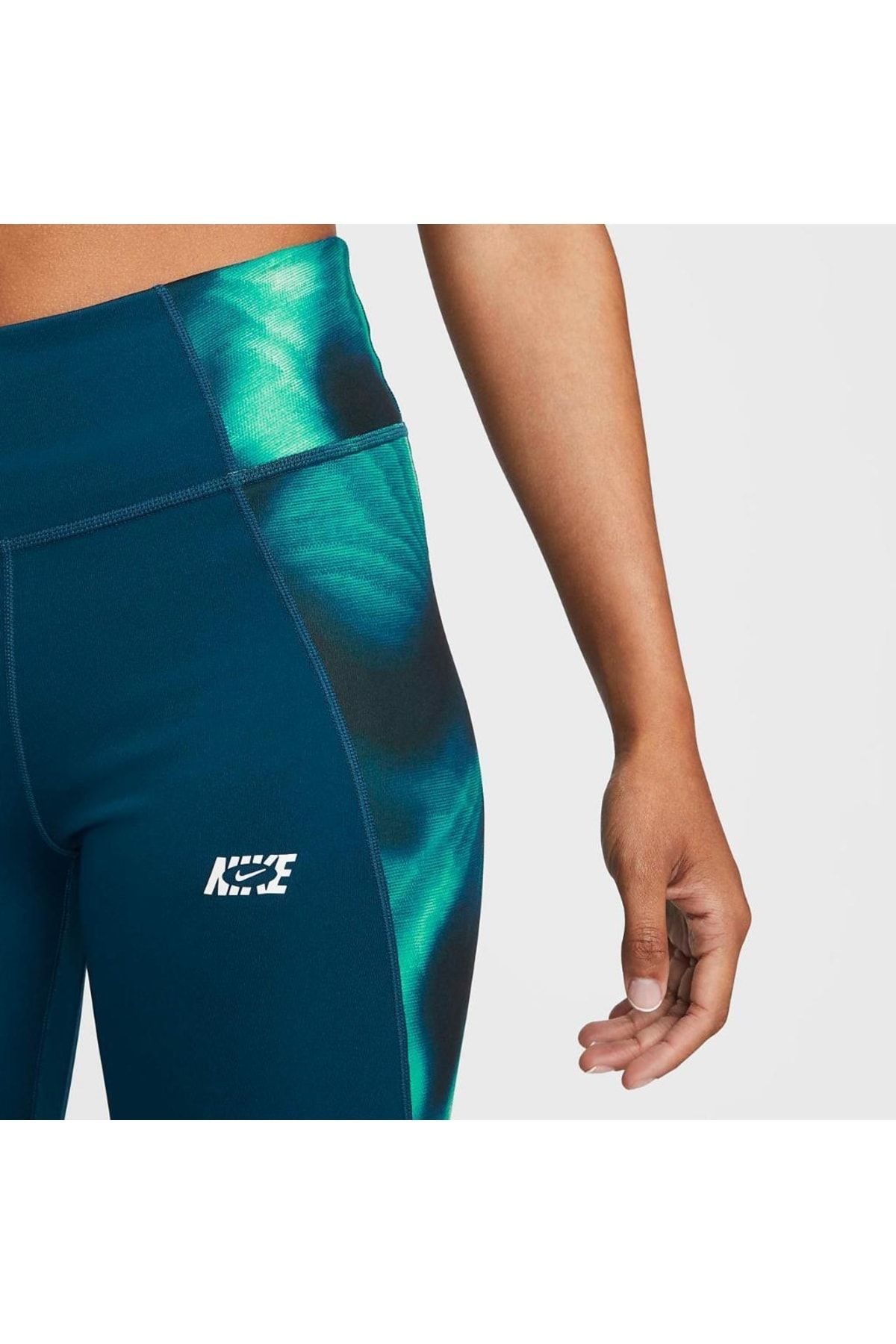 Nike Women's One Target Icon Clash Stretched Logo 7/8 Leggings XS