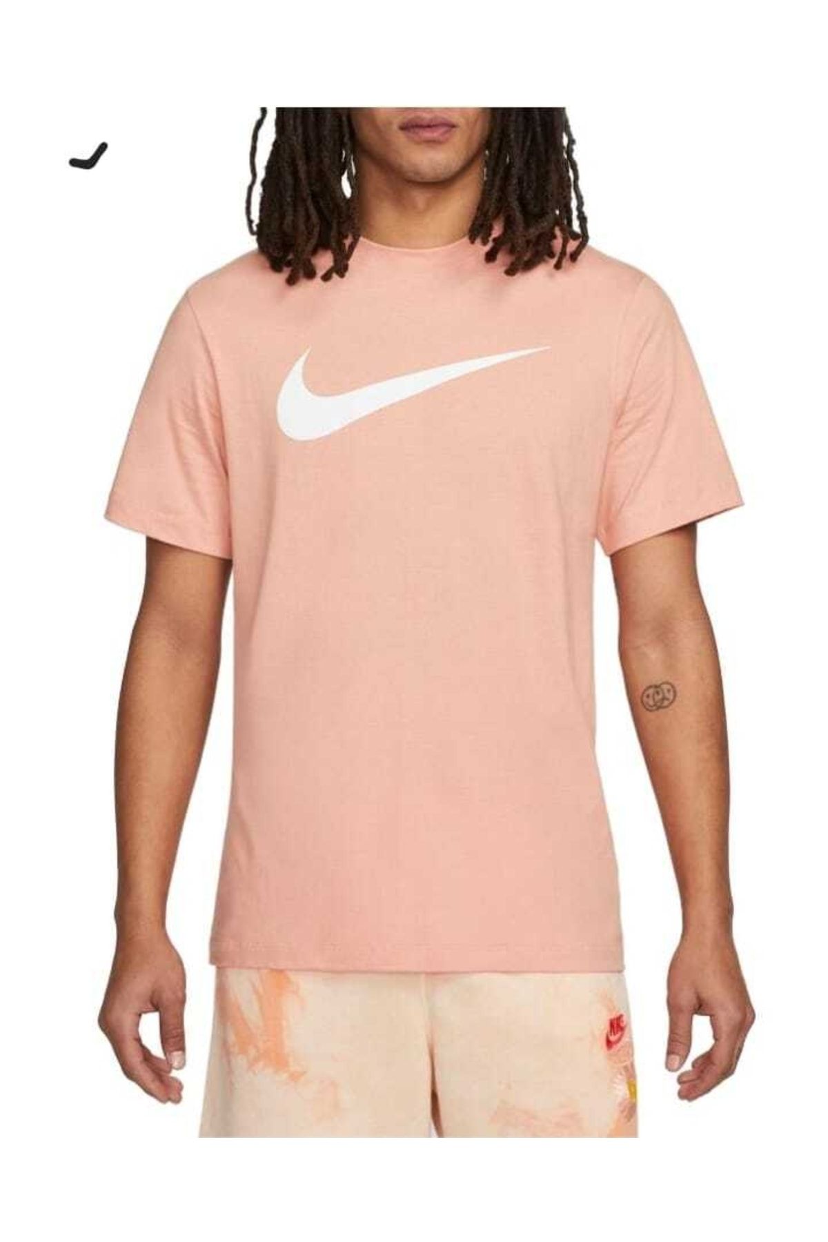 Nike sportswear 2025 swoosh t shirt