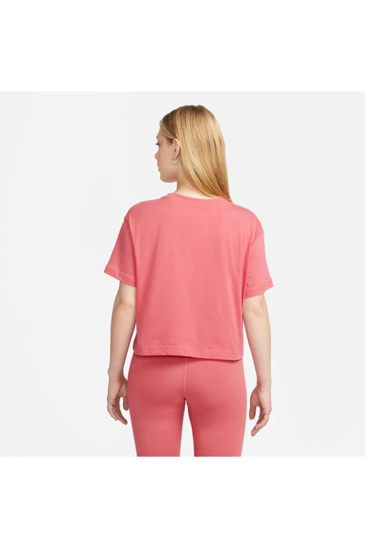 Nike Essntl Crp Icn women s Red Crop Casual T Shirt bv6175 622