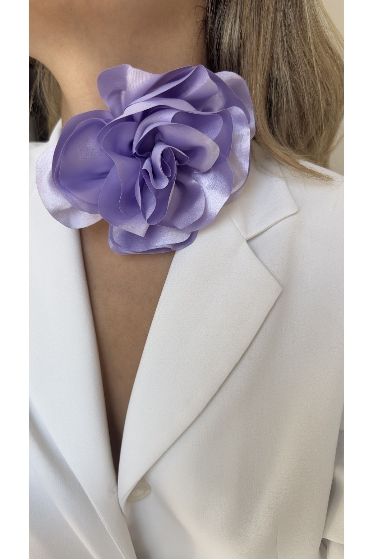 Flower shop choker necklace