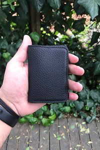 Minimal Siyah Mat Deri Kartlık