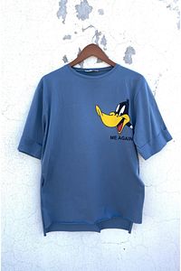 Daffy Duck Baskılı Yanları Yırtmaç Detaylı Oversize T-shirt