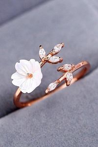 Kadın Beyaz Manolya Çiçeği 14k Rose Altın Kaplama Yüzük