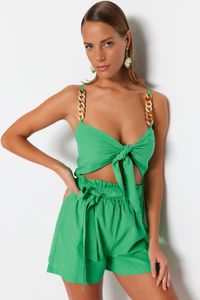 Trendyol Collection-Blusen-Shorts-Set aus 100 % Baumwolle mit gewebten Accessoires in tropischem Grün TBESS23AU00073 1
