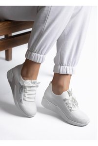Related product image Guja Sneakers