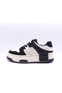 Related product image Guja Sneakers