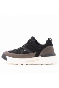 Related product image Guja Sneakers