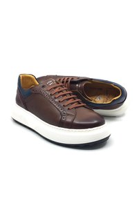 Related product image Luis Figo Sneakers