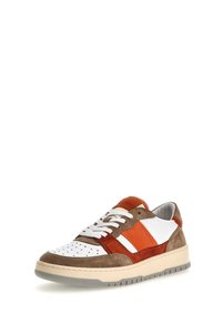 İlgili ürün resmi Guess Sneaker