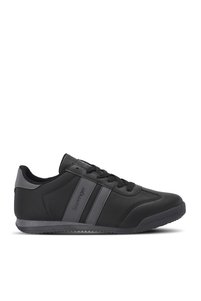 Related product image Slazenger Sneakers