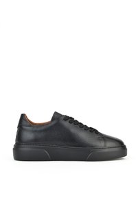 Related product image Ziya Sneakers