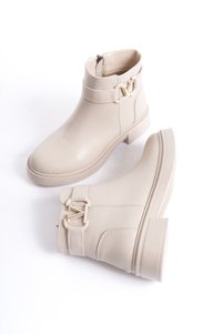 Related product image Daxtors Boots