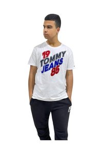 صورة المنتج ذات الصلة Tommy Hilfiger تي-شيرتات