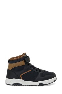 Related product image Kinetix Sneakers