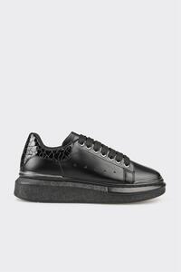 Related product image Elle Sneakers
