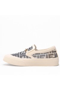 Related product image Guja Flats