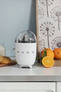 Related product image Smeg Fruit & Vegetable Juicers