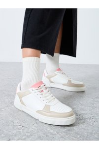 Related product image Styli Sneakers