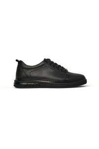 Related product image Pierre Cardin Sneakers