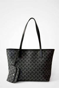 Related product image Yuka Atelier Shoulder Bags