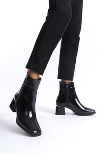 Related product image Limeo Boots