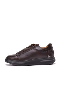 Related product image Gusse Sneakers