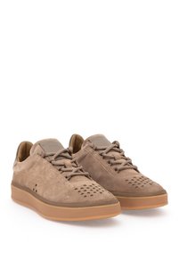 Related product image Cacharel Sneakers