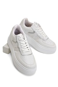 Related product image Tonny Black Sneakers