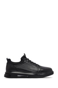 Related product image Derimod Sneakers