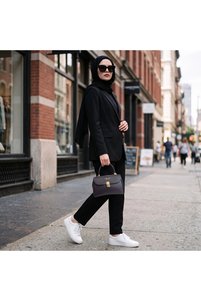 Related product image La boutique Shoulder Bags
