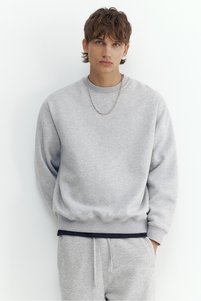 İlgili ürün resmi Pull & Bear Sweatshirt