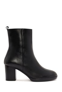Related product image Derimod Boots