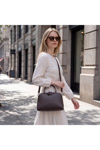 Related product image La boutique Shoulder Bags