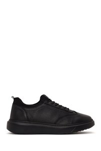 Related product image Derimod Sneakers