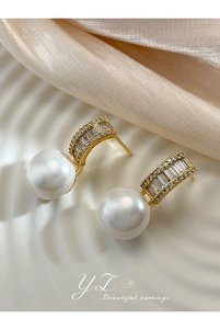 صورة المنتج ذات الصلة Take Two By Styli أقراط مرصعة