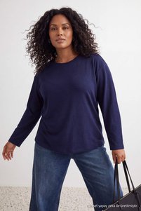 İlgili ürün resmi Trendyolmilla Curve Büyük Beden T-shirt