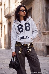 İlgili ürün resmi Trendyolmilla Sweatshirt