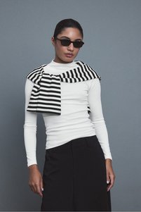 İlgili ürün resmi Stradivarius T-Shirt