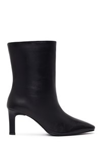 Related product image Derimod Boots