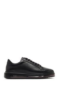 Related product image Derimod Sneakers