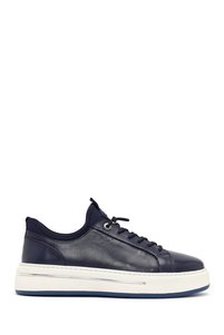 Related product image Derimod Sneakers