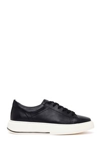 Related product image Derimod Sneakers