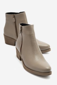 Related product image luvishoes Boots