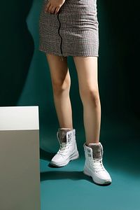 Kadın - Kız - Unisex Kışlık Kürklü Fermuarlı Anatomik Taban Kışlık Bot - Beyaz ürün fotoğrafı