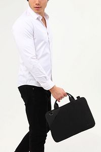 Siyah Su Geçirmez Fermuar Detaylı 15,6 inch Darbeye Karşı Korumalı Kılıf Notebook Laptop Çantası ürün fotoğrafı