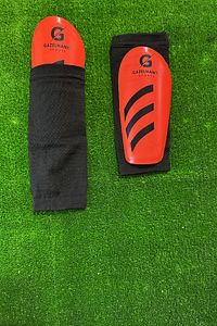 Profesyonel Tekmelik Kaval Koruyucu Konç Çoraplı Futbol Tekmeliği Futbolcu Kavallık Çoraplı Tekmelik ürün fotoğrafı