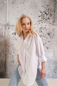 Kadın Beyaz Oversize Uzun Basic Gömlek ürün fotoğrafı