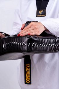 Siyah Taekwondo, Kickboks, Karate, Mma Küçük Eğri Darbe Yastık ürün fotoğrafı