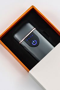Rose Gold Detaylı USB Şarjlı Dokunmatik Elektronik Çakmak ürün fotoğrafı