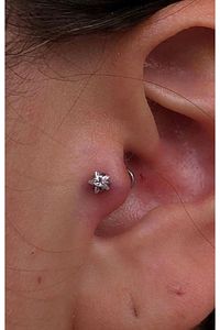 Cerrahi Çelik Gümüş Renk Yıldız Tek Taş Tragus Helix Kıkırdak Conch Piercing ürün fotoğrafı